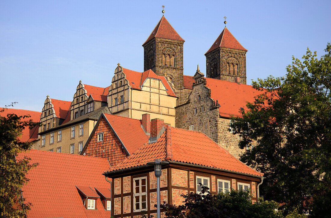 Schloss und Stiftskirche St. Servatius auf dem Schlossberg, Quedlinburg, Harz, Sachsen-Anhalt, Deutschland, Europa