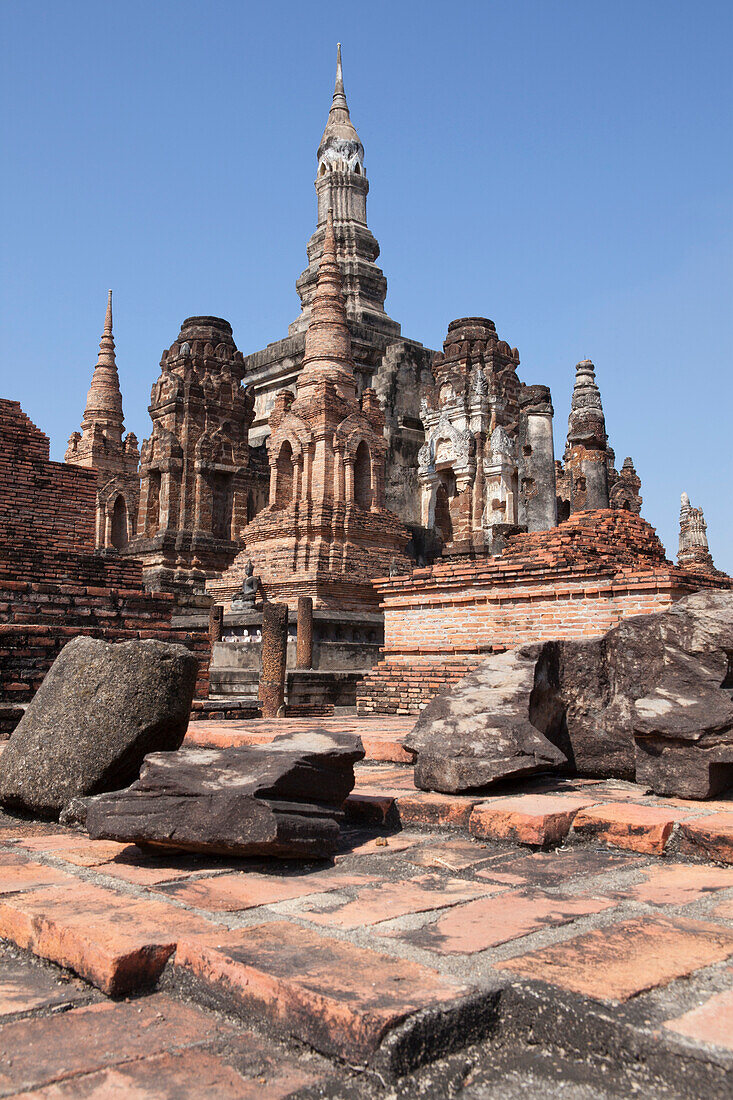 Tempel in der Ruinenstadt Geschichtspark Sukhothai (UNESCO Weltkulturerbe), Provinz Sukothai, Thailand, Asien