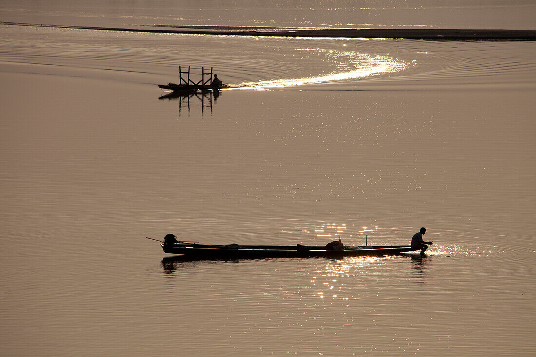 Fischerboote auf dem Mekong Fluss, Vientiane, Hauptstadt von Laos, Asien