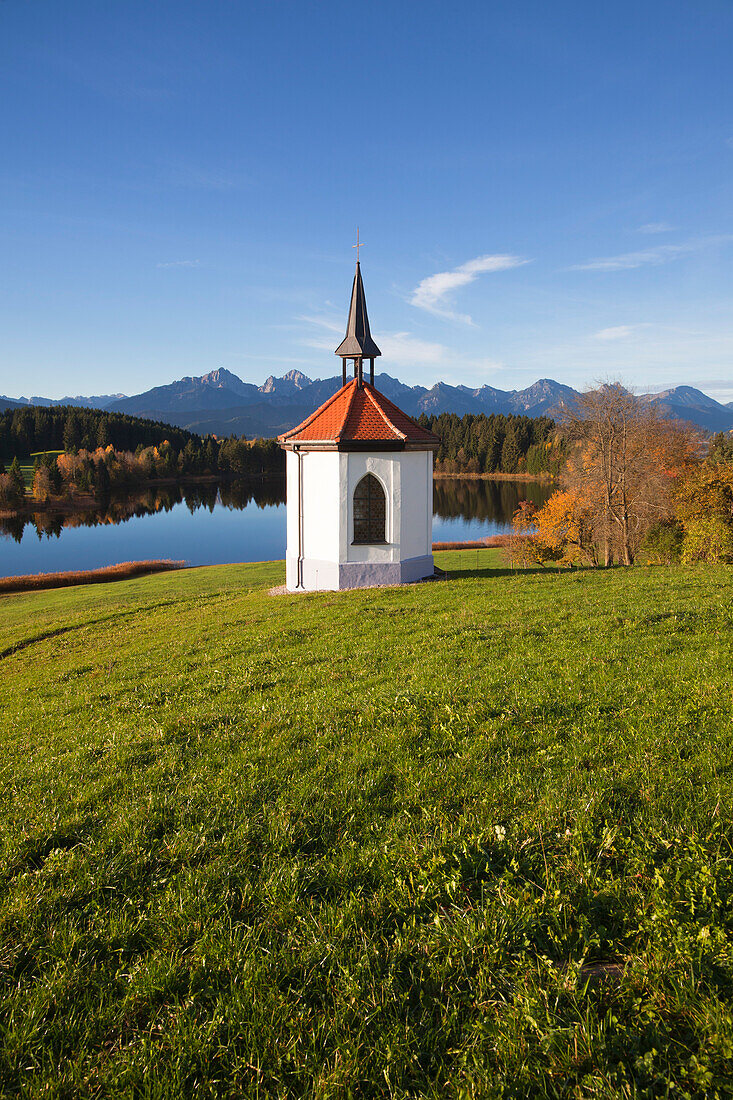 Chapel with a view to the Allgaeu Alps, Tannheim mountains, Allgaeu, Bavaria, Germany