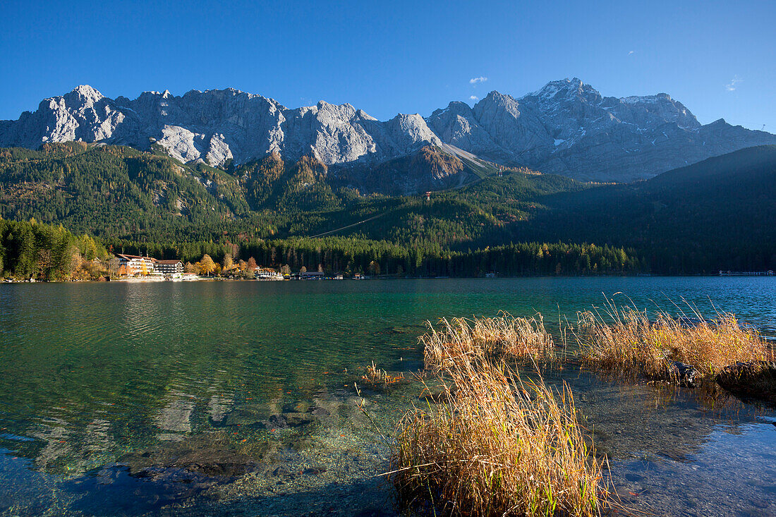 Eibsee und Zugspitze, bei Garmisch-Partenkirchen, Wettersteingebirge, Werdenfelser Land, Bayern, Deutschland