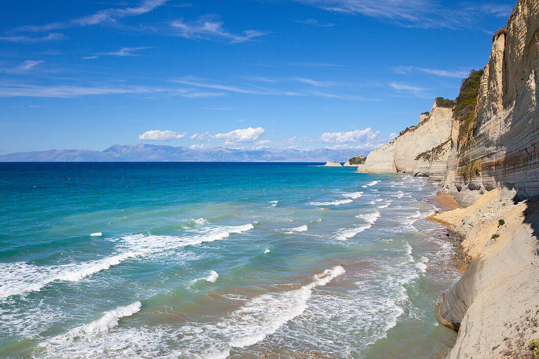 Felsküste am Kap Drastis bei Peroulades, Sidari, Insel Korfu, Ionische Inseln, Griechenland