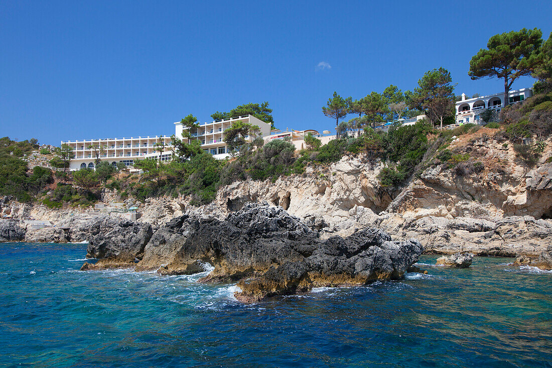 Akrotiri Beach Hotel an der Bucht von Paleokastritsa, Insel Korfu, Ionische Inseln, Griechenland