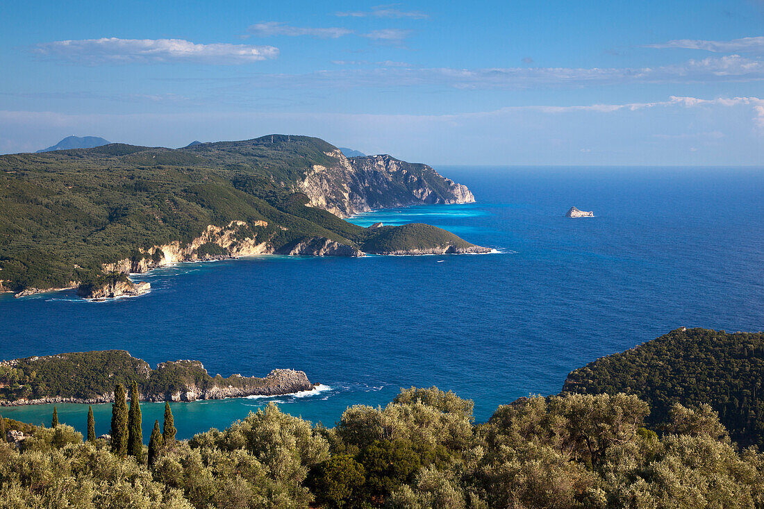 Blick über die Bucht von Paleokastritsa, Insel Korfu, Ionische Inseln, Griechenland