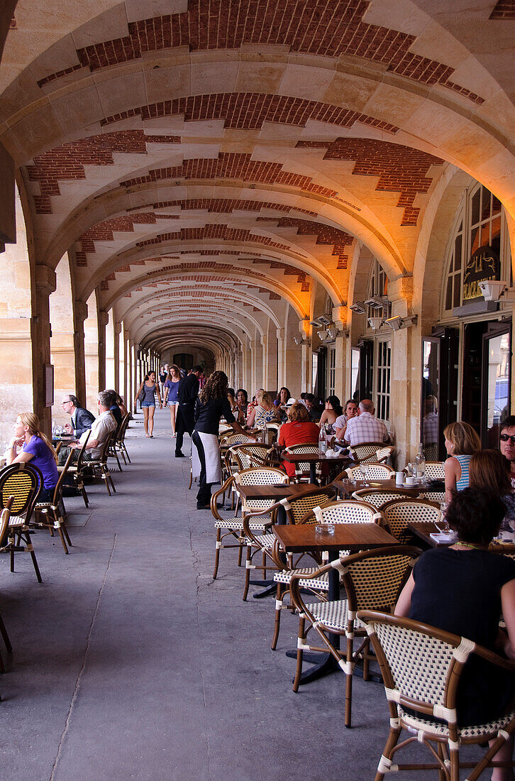 Café, Marais, Place des Vosges, Paris, Frankreich, Europa