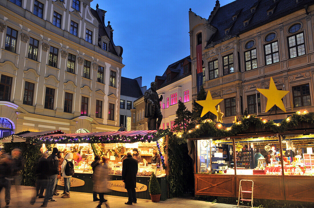 Christmas market on Fuggerplatz square, Augsburg, Swabia, Bavaria, Germany