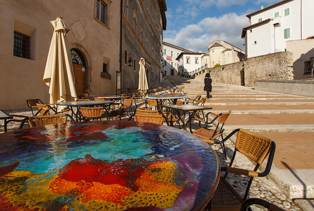 Ssidewalk cafe in front of Duomo S. Maria Assunta cathedral with coloured table, Valle Umbra, St. Francis of Assisi, Via Francigena di San Francesco, St. Francis Way, Spoleto, province of Perugia, Umbria, Italy, Europe