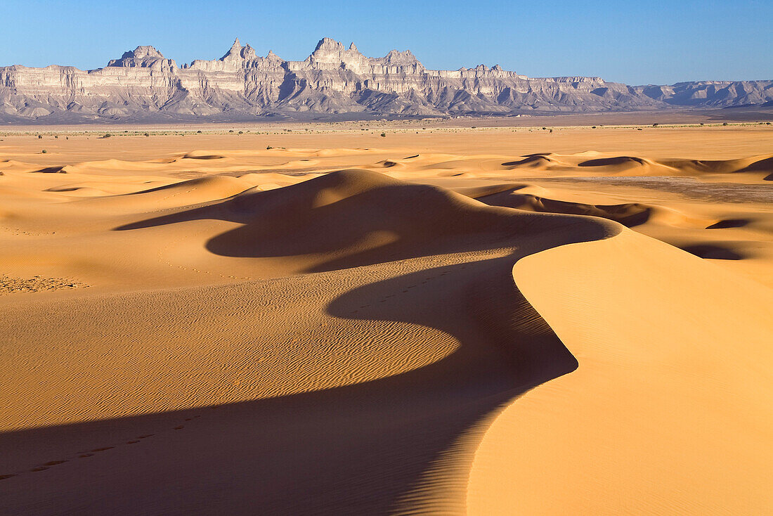 Sand dunes and mountains, Idinen, Libya