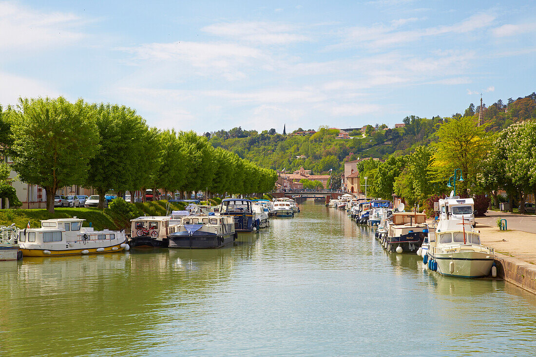 Hausboote auf dem Canal de Garonne, Moissac, Dept. Tarn-et-Garonne, Region Aquitaine, Frankreich, Europa