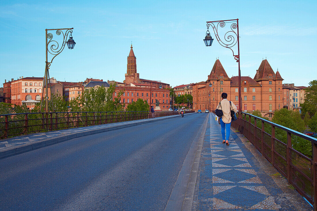 Blick auf Montauban, Musée Ingres, Pont Vieux, Église Saint-Jacques, Tarn, Dept. Tarn-et-Garonne, Region Aquitaine, Frankreich, Europa