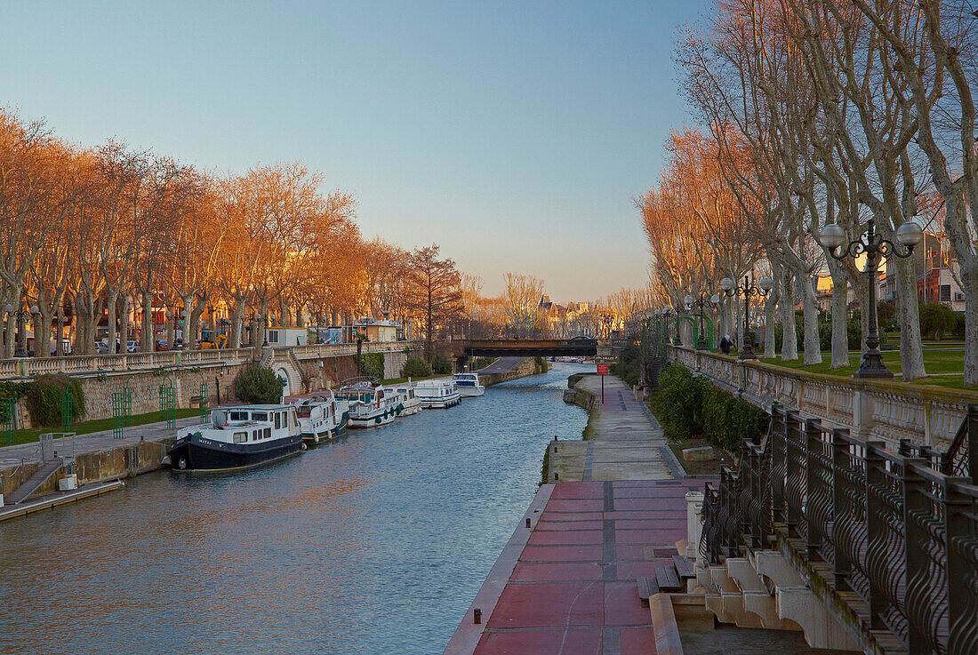 Kanal, Canal de la Robine, Narbonne, Dept. Aude, Languedoc-Roussillon, Frankreich, Europa