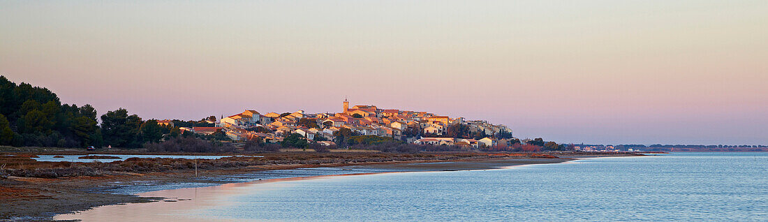 Sonnenuntergang am Étang de Bages et de Sigean, Bages, Dept. Aude, Languedoc-Roussillon, Frankreich, Europa