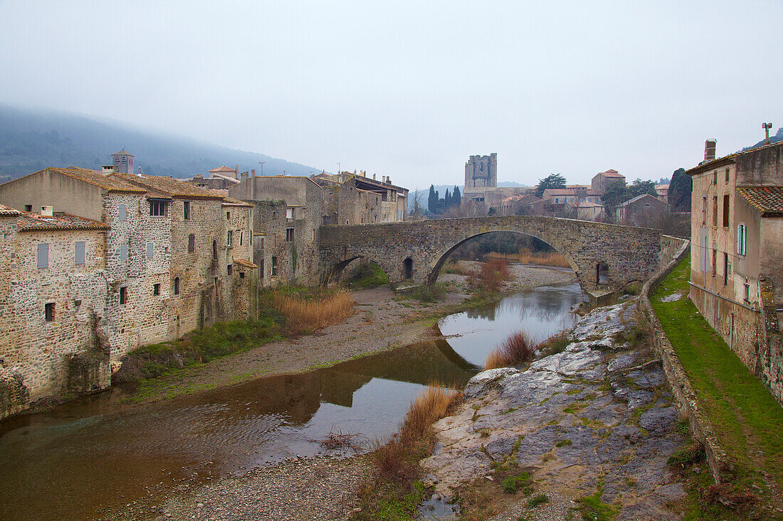 View of Lagrasse with the old bridge, Orbieu, Corbières, Dept. Aude, Languedoc-Roussillon, France, Europe