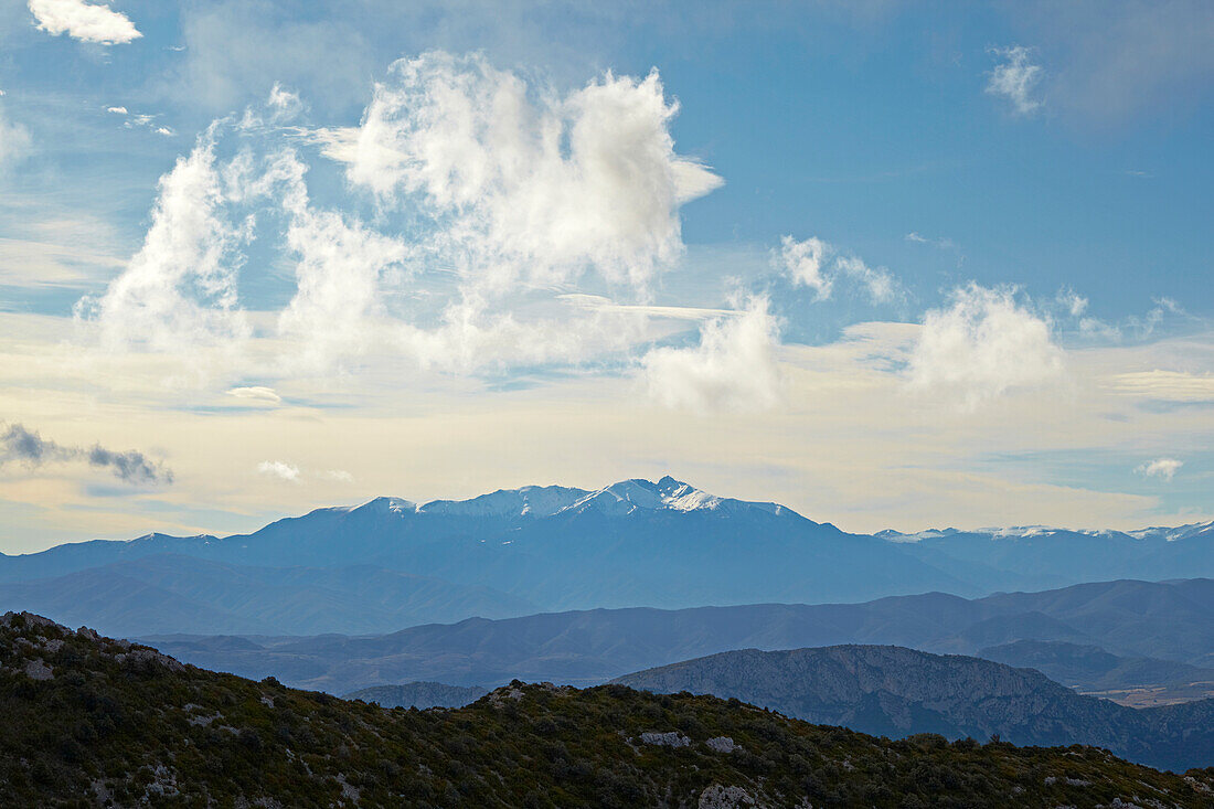 View from the Grau de Maury towards the Pyrenees, Pic du Canigou, Corbières, Dept. Pyrénées-Orientales, Languedoc-Roussillon, France, Europe