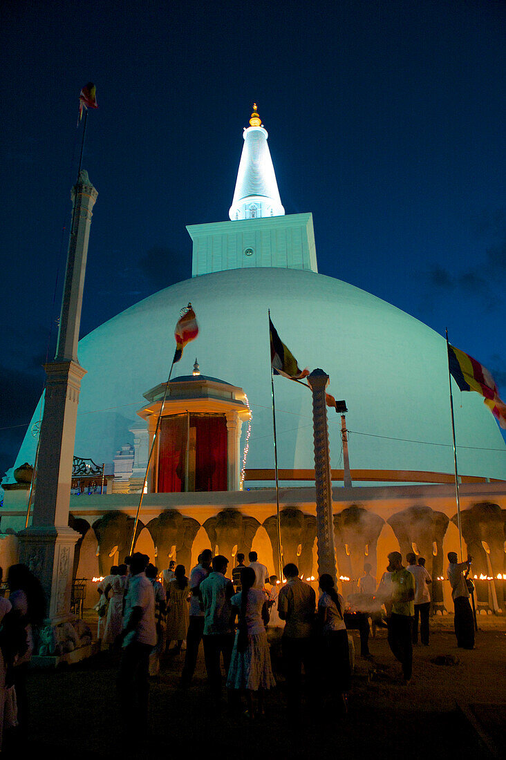 Pilgrims at the Poya  festival (full moon) at the Runaveli Dagoba, Anuradhapura, cultural triangel, Sri Lanka