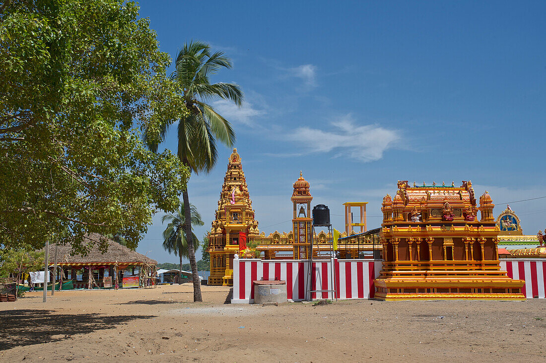 Hindu temple on the coast between Baticaloa and Pottuvil, East coast, Sri Lanka