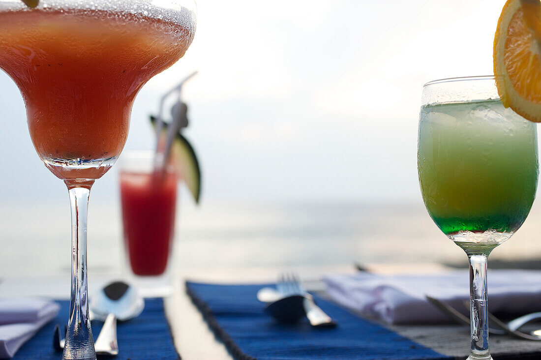 Cocktails zum Sonnenuntergang, Bar mit Meerblick, Hotel Jetwing Lighthouse, Südwestküste, Sri Lanka