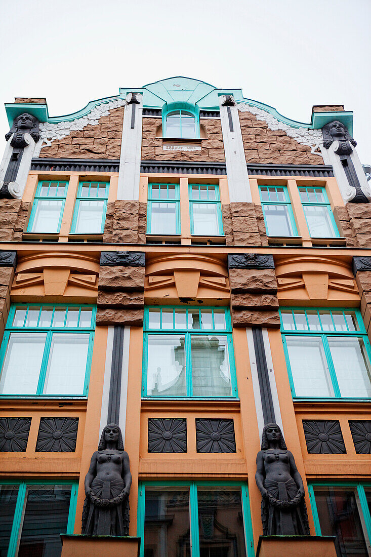 Fassade eines Jugenstilhauses in der Pikk-Straße, Tallinn, Estland, Baltikum