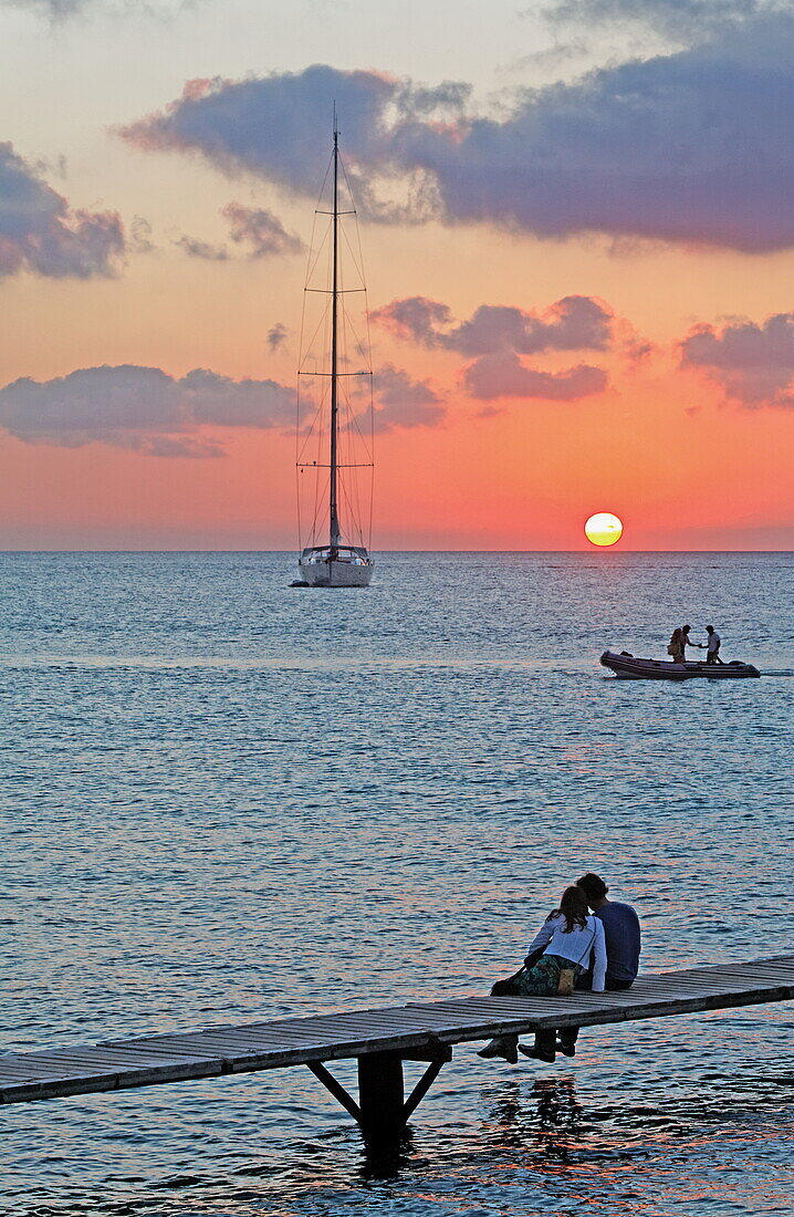 Bootsteg beim Restaurant Es Moli de Sal, Playa de Illetas, Formentera, Balearen, Spanien