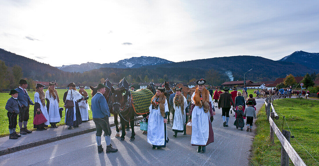 Leonhardiritt in Benediktbeuern, Landkreis Bad Tölz, Wolfratshausen, Oberbayern, Bayern, Deutschland