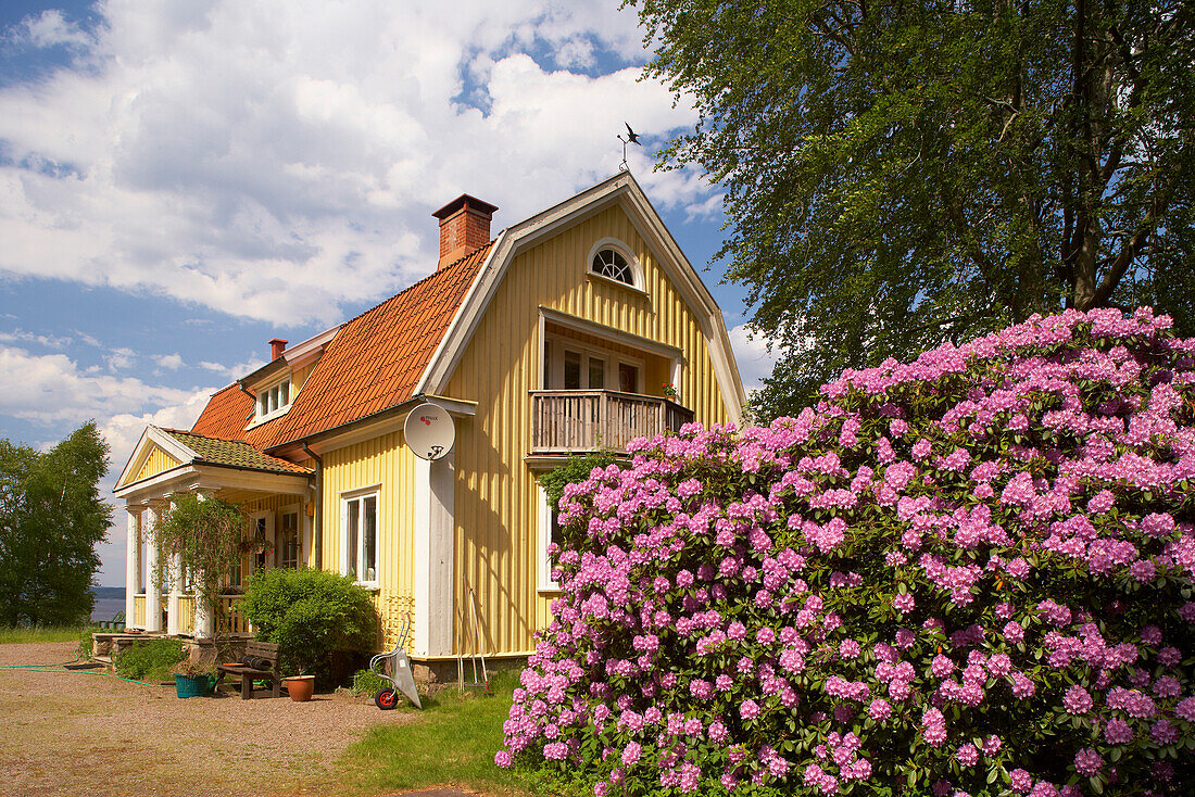Altes Holzhaus in Västra Bodarne am Mjörn, Provinz Bohuslaen, Westküste, Schweden, Europa