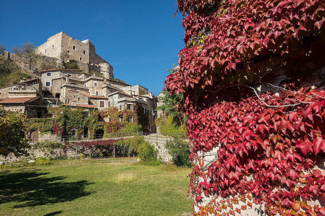 Castelvecchio di Rocca Barbena, Provinz Savona, Riviera di Levante, Ligurien, Italien
