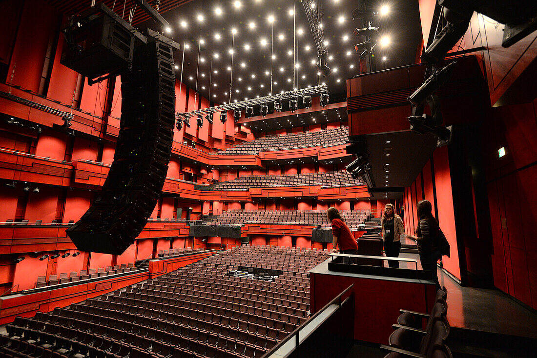 Führung im neuen Konzerthaus Harpa, Reykjavik, Island