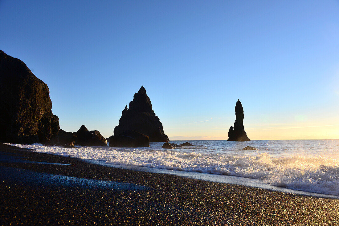 Reynisdrangar bei Vik, Südisland, Island