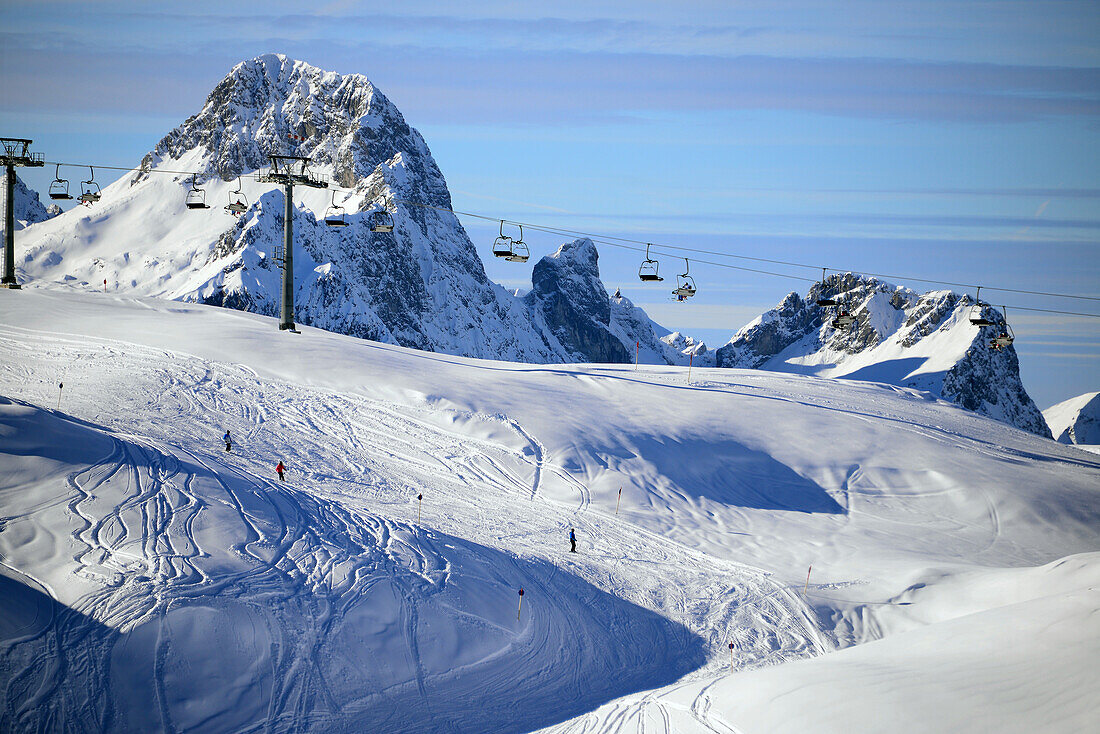 im Skigebiet von Warth am Arlberg, Winter in Vorarlberg, Österreich