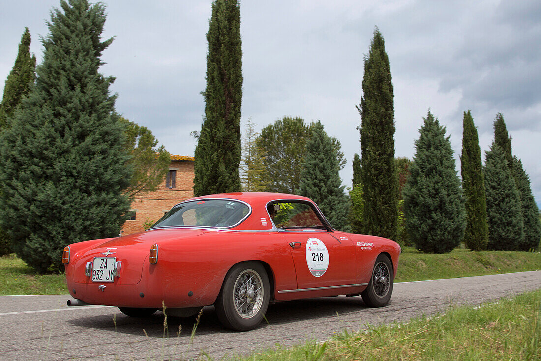 Alfa Romeo, 1900 Super Sprint, Bj. 1956, Mille Miglia, 1000 Miglia in der Toskana, bei San Quirico d'Orcia, Toskana, Italien, Europa
