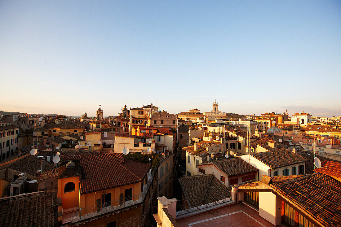 Blick vom Hotel Albergo del Senato am Pantheon auf die Dächer von Rom, Latium, Italien