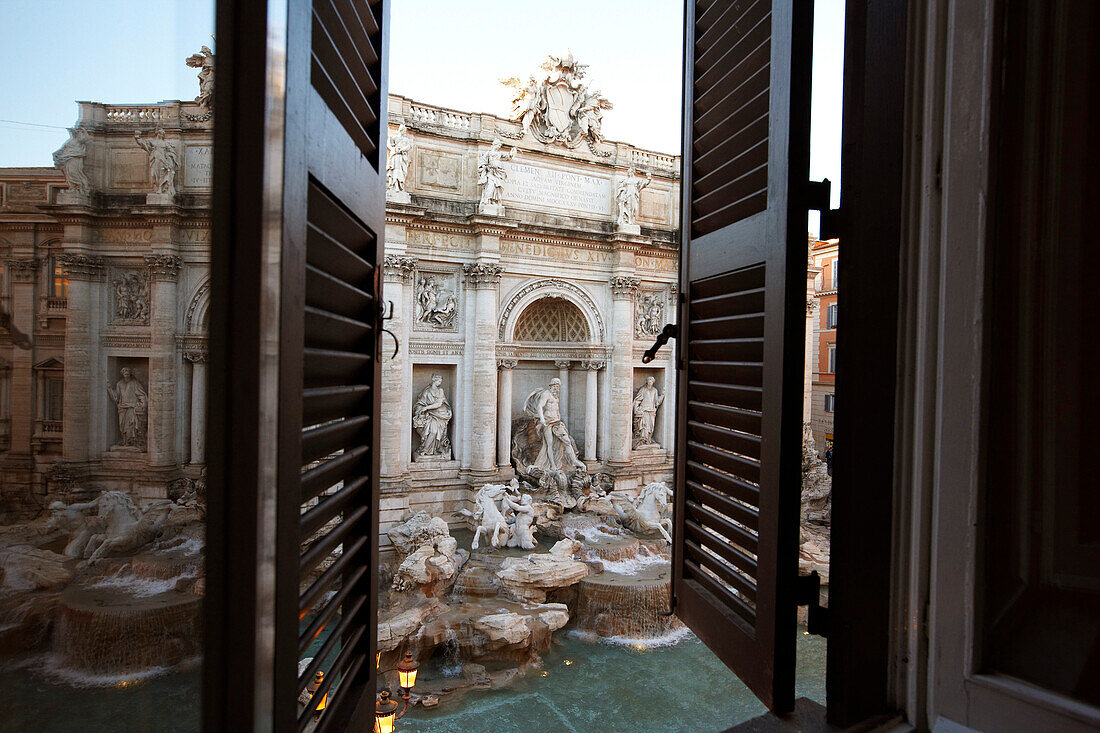 Blick aus dem Fenster auf den Fontana di Trevi, Hotel Fontana, Rom, Latium, Italien