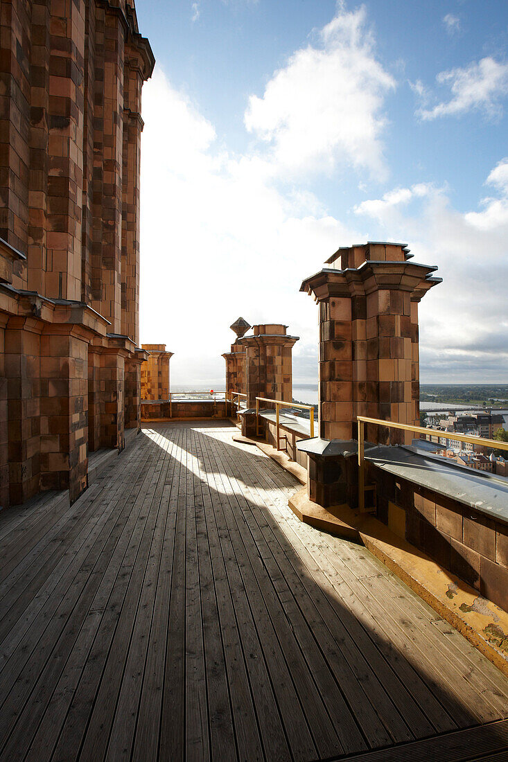 auf dem Dach der Akademie der Wissenschaften, Riga