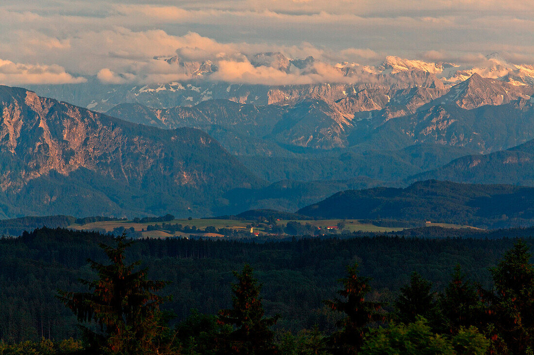 View from Berg village near Tutzing to the Wetterstein mountain range, Upper Bavaria, Bavaria, Germany