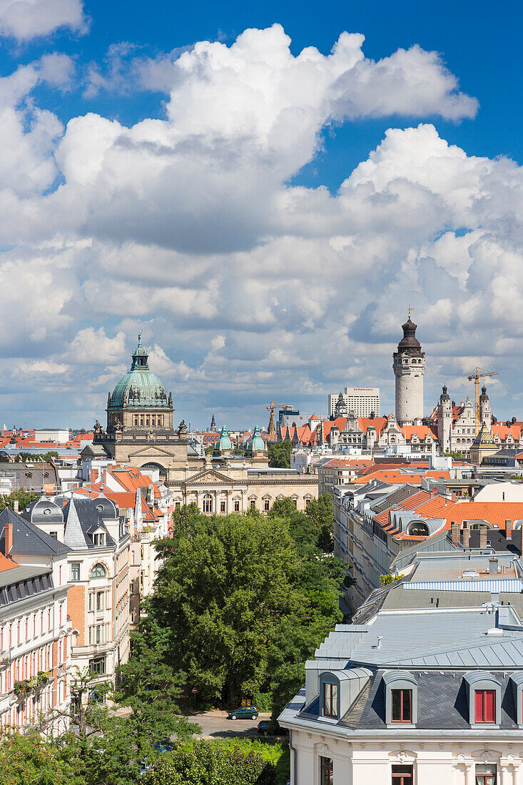 Stadtansicht mit Bundesverwaltungsgericht und Neues Rathaus, Leipzig, Sachsen, Deutschland