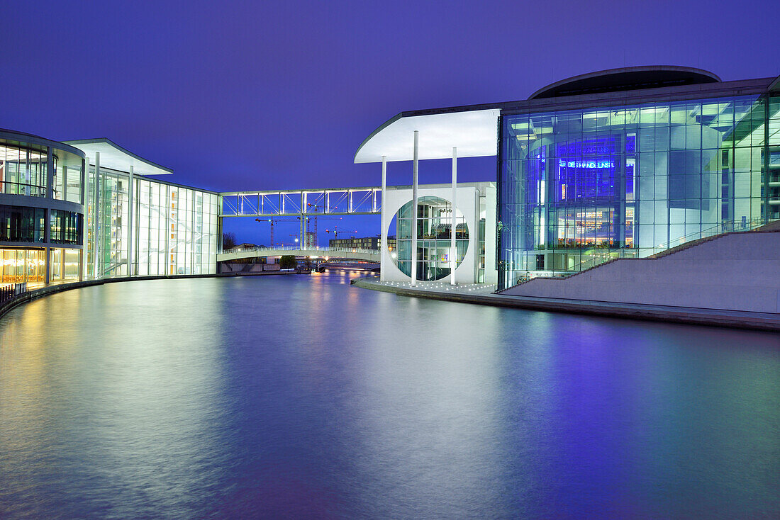 Illuminated Paul Loebe-Haus and Marie-Elisabeth Lueders-Haus along the river Spree, architect Stephan Braunfels, Berlin, Germany