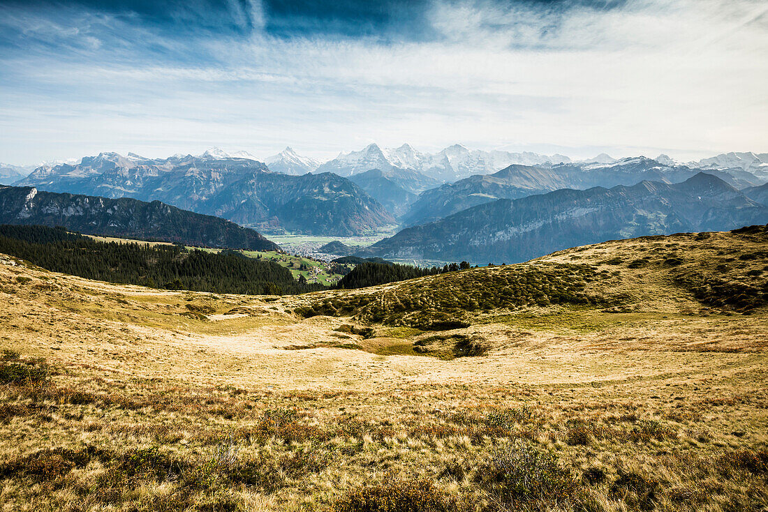 Blick vom Niederhorn über Interlaken und Eiger, Mönch und Jungfrau, Beatenberg, Berner Oberland, Kanton Bern, Schweiz