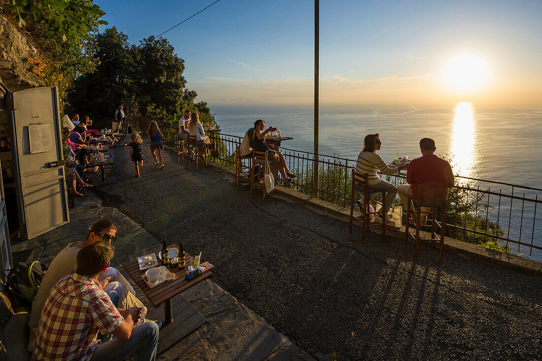 People in a bar, San Rocco, Camogli, province of Genua, Italian Riviera, Liguria, Italia