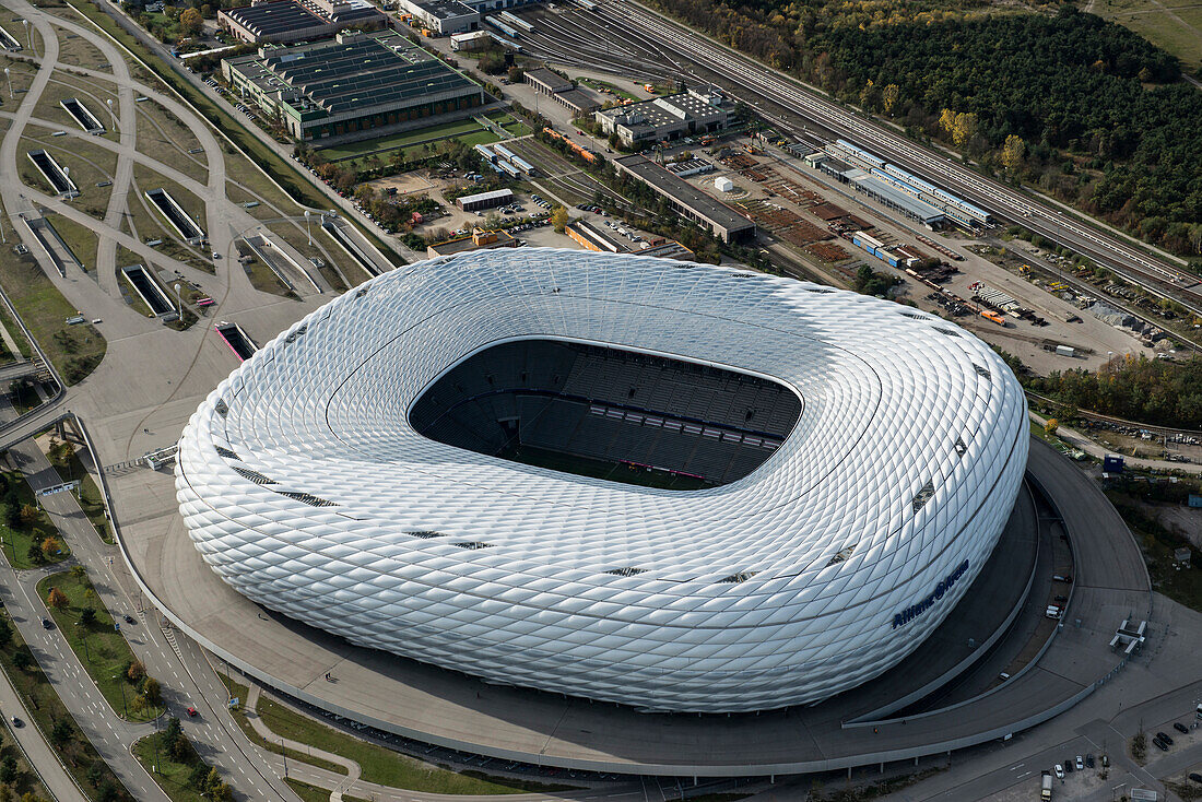 Luftaufnahme der Allianz Arena, München, Bayern, Deutschland