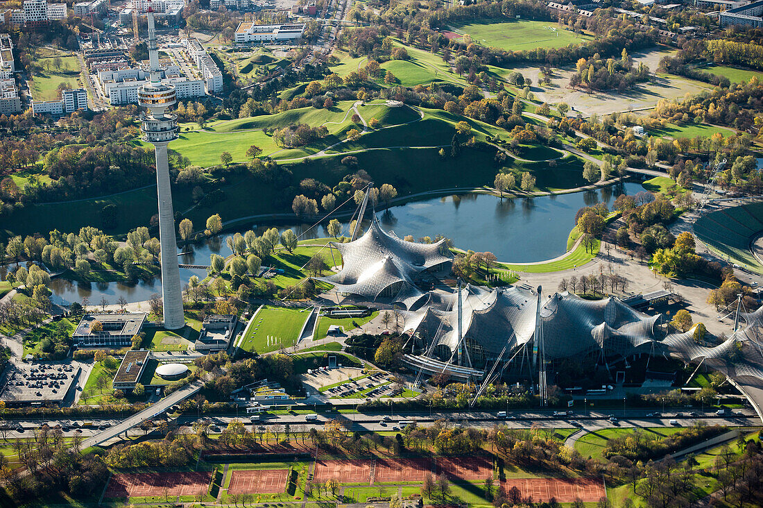 Luftaufnahme vom Olympiapark, München, Bayern, Deutschland