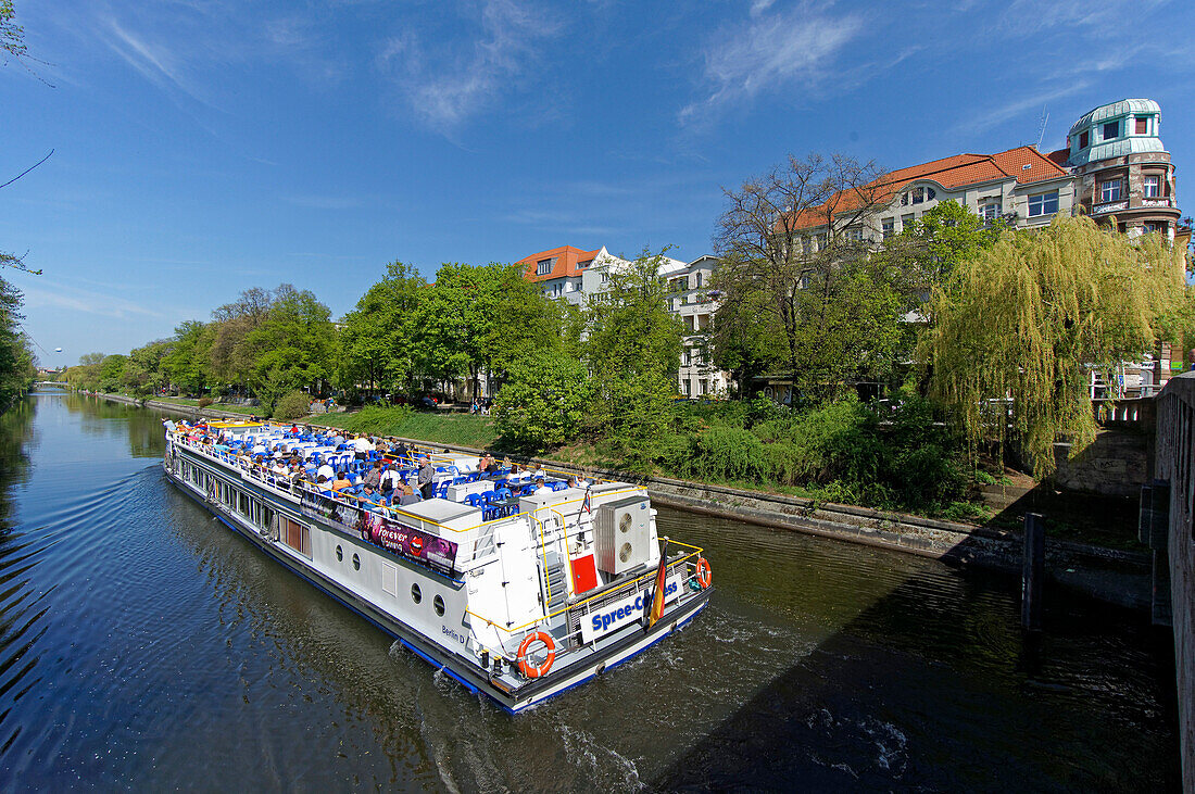 Touristenboot, Landwehrkanal, Frühling, Berlin, Deutschland