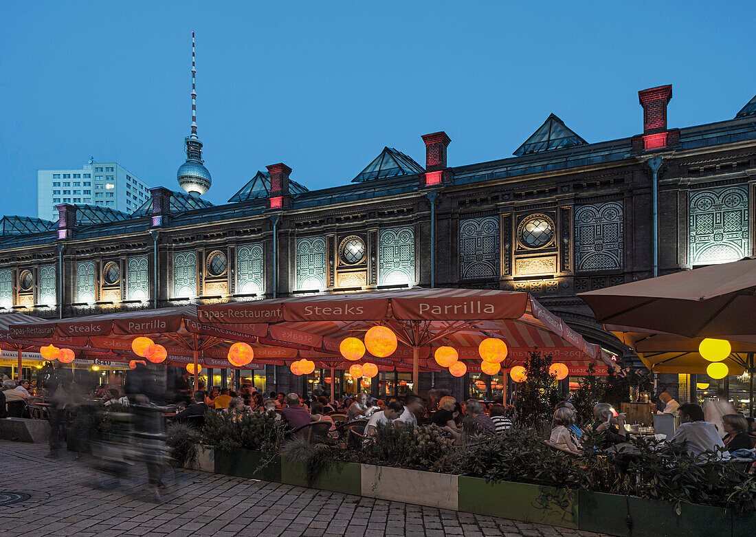 Hackescher Markt, Strassencafes am Abend, Berlin, Deutschland