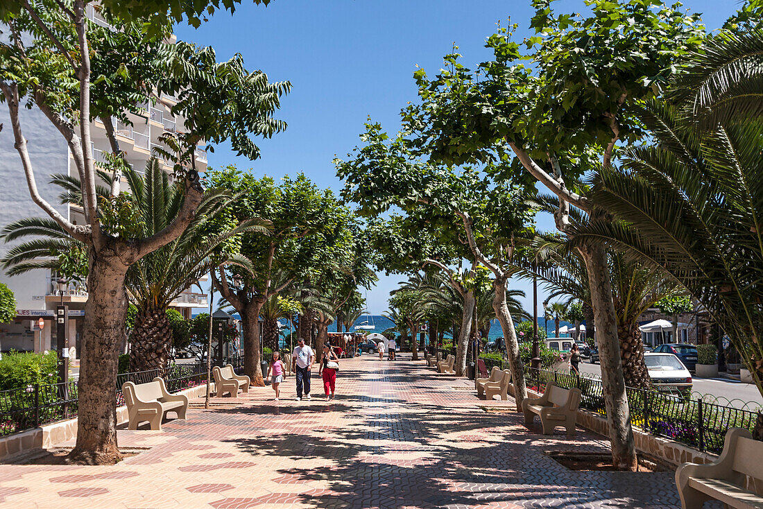 Promenade in Santa Eularia des Riu, Ibiza, Balearen, Spanien