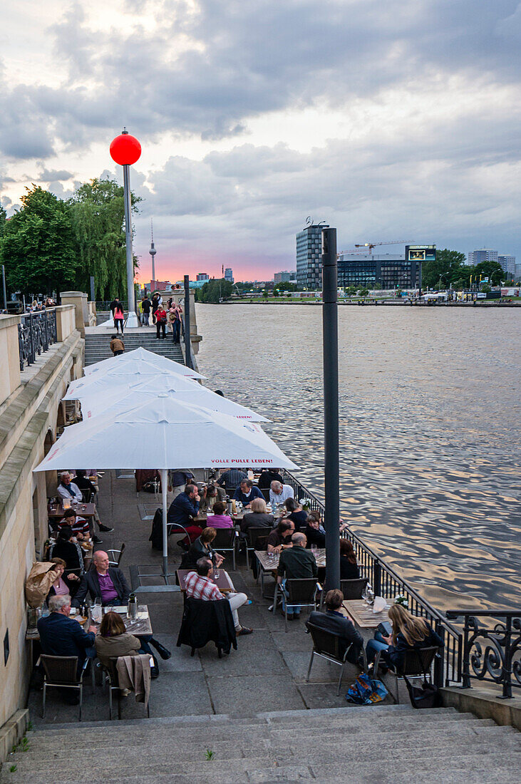 Street Cafe along the river Spree near the Oberbaum Bridge, Kreuzberg, Berlin, Germany