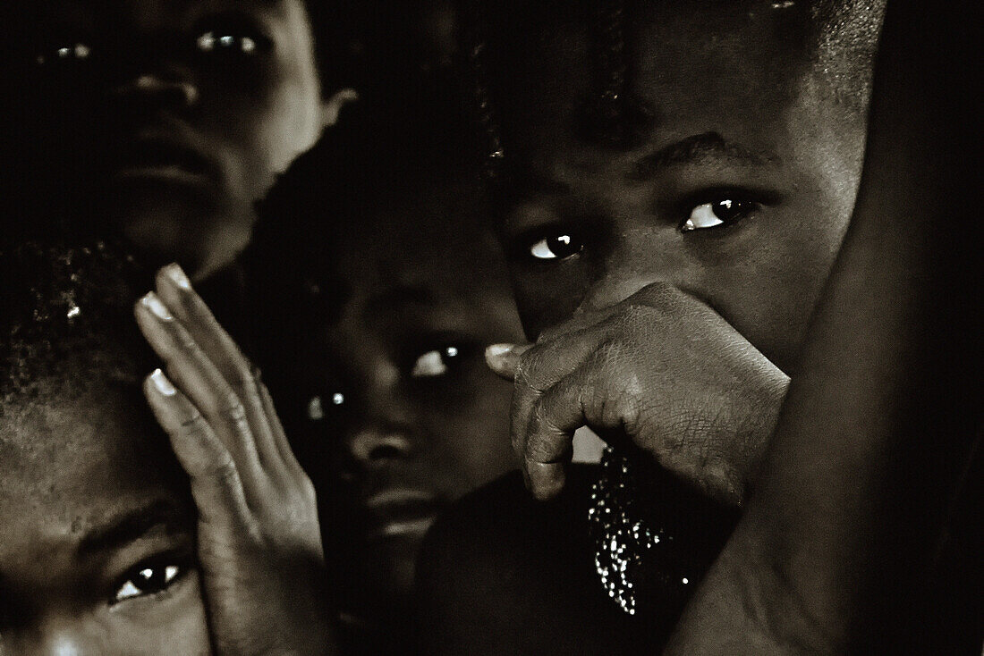Kinder von der Himba Volksgruppe, Kaokoland, Namibia, Afrika
