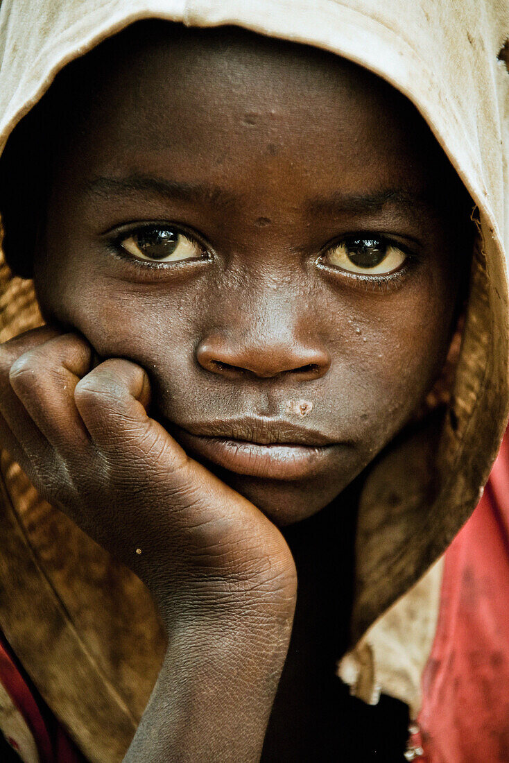 eines Jungen aus dem Omo Tal, Äthiopien, Afrika