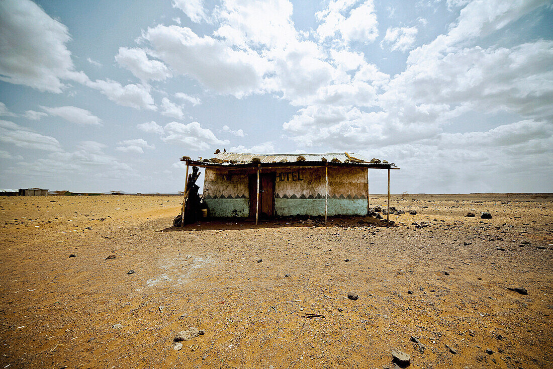 Huts in the Kenyan desert, Kenia, Africa