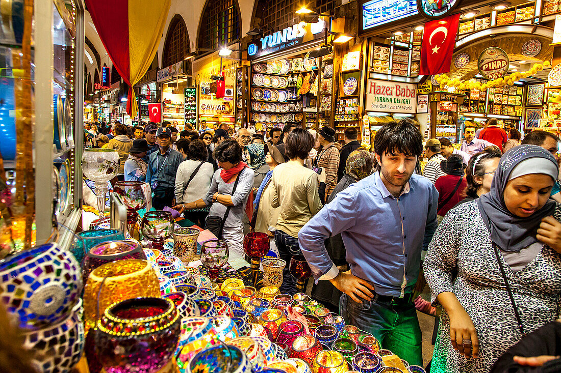 Innenansicht, Gewürzbasar, Istanbul, Türkei