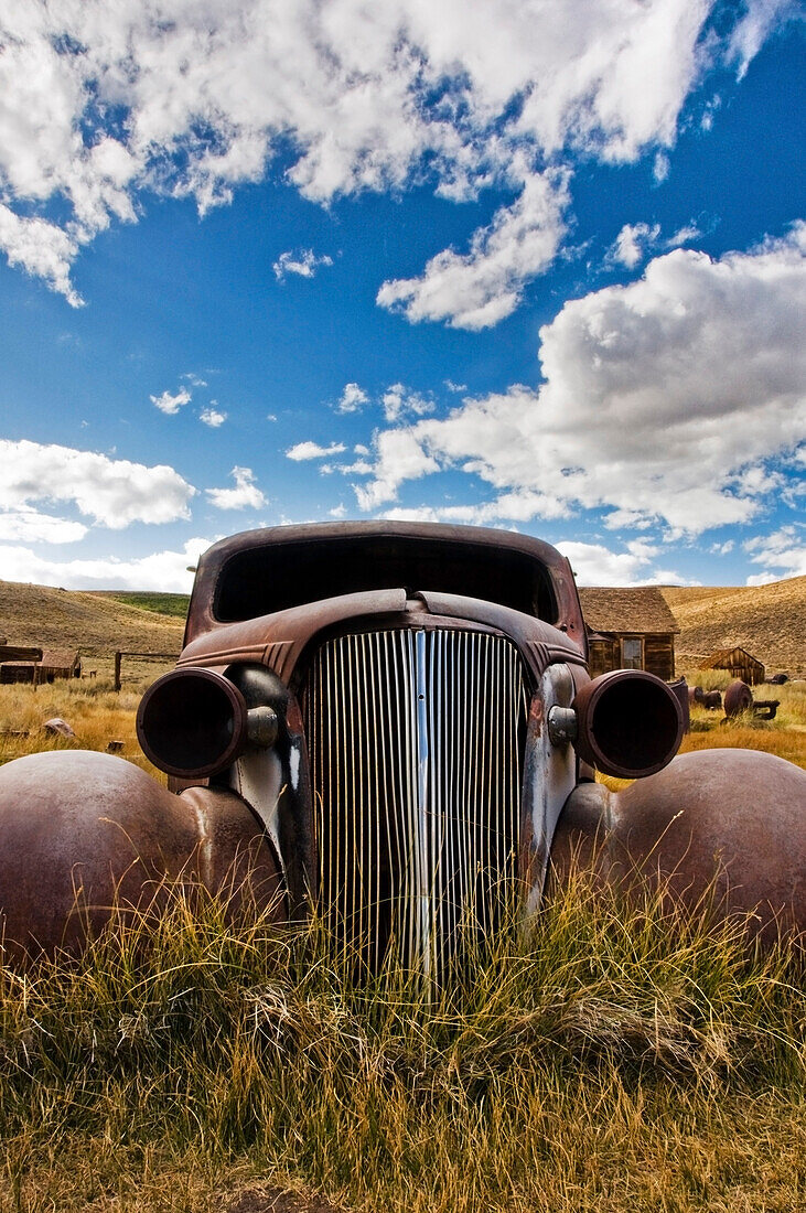 An old abandoned car rusts away in the ghost town of Bodie, CA Bodie, California, USA