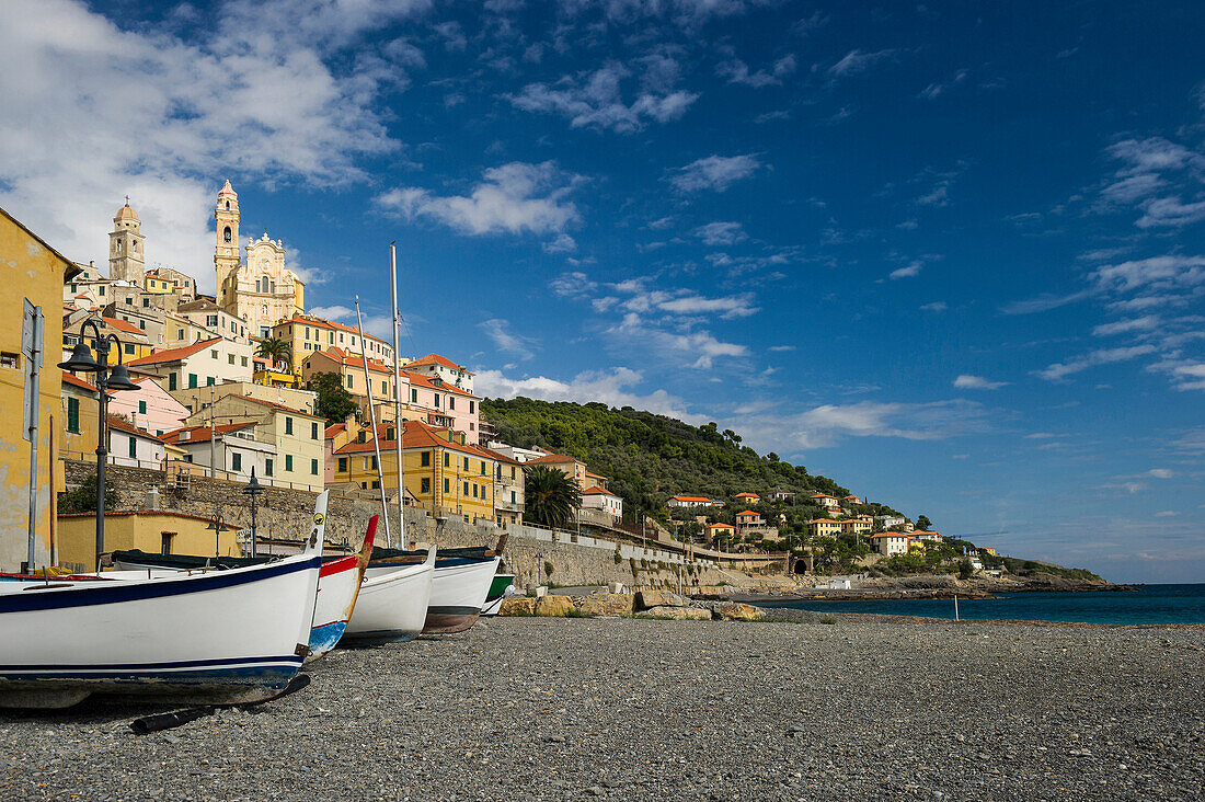 Boote am Strand, Cervo, Provinz Imperia, Ligurien, Italien